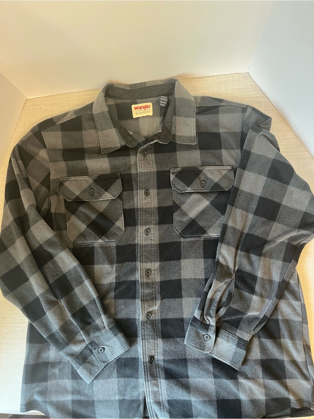 Wrangler Men’s Black & Gray Buffalo Plaid Fleece Shirt